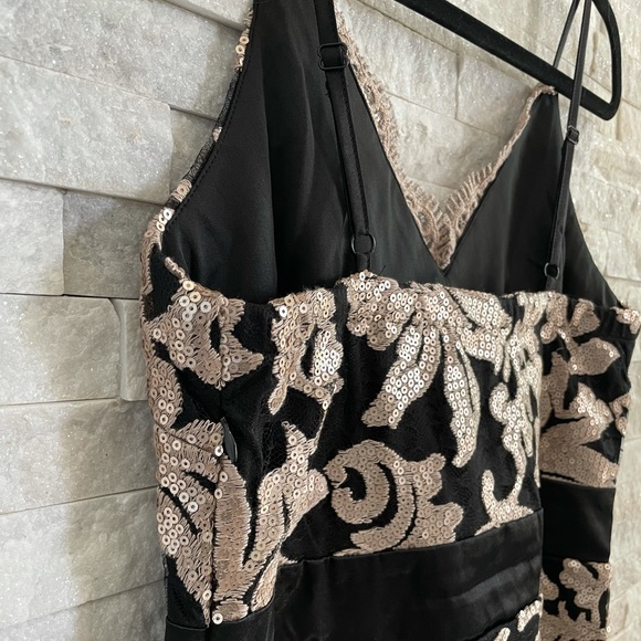 Sequin Detail Lace Top - Picture 7 of 10